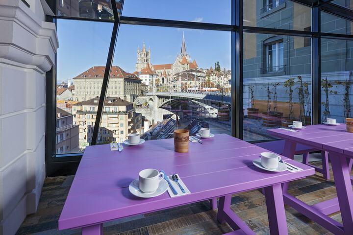 Breakfast area