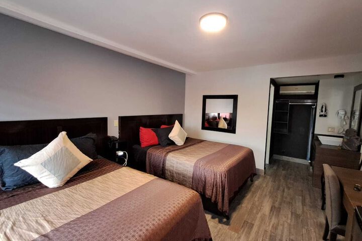 Room 8 of 28