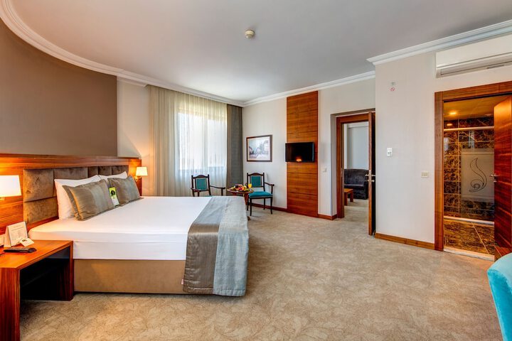 Room 21 of 80