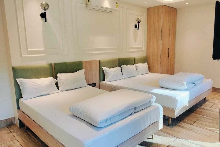 Room 4 of 6