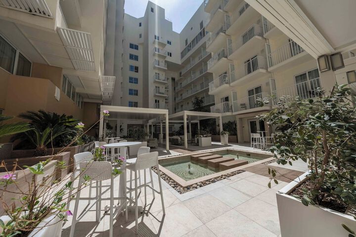 Hotel Exterior 62 of 64