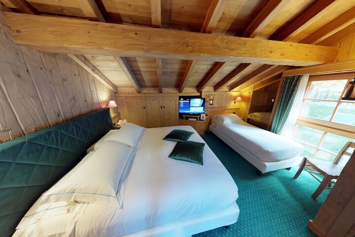 Room 9 of 72