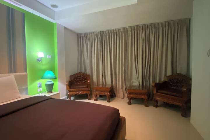 Room 29 of 77