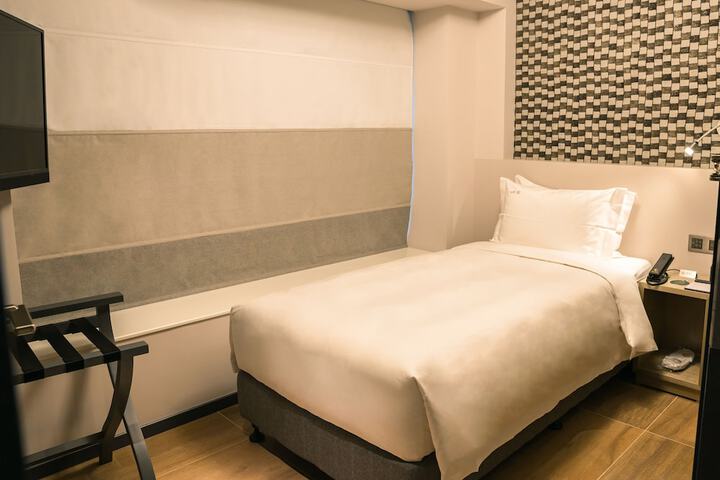 Room 4 of 24