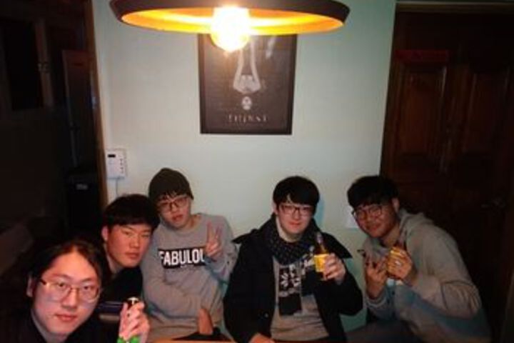 Lounge 19 of 96