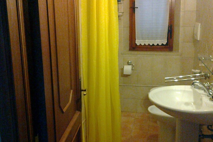 Room 37 of 89