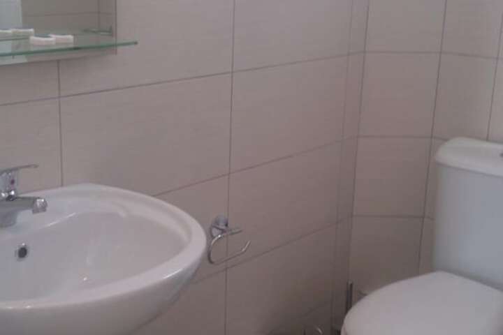 Room 10 of 12