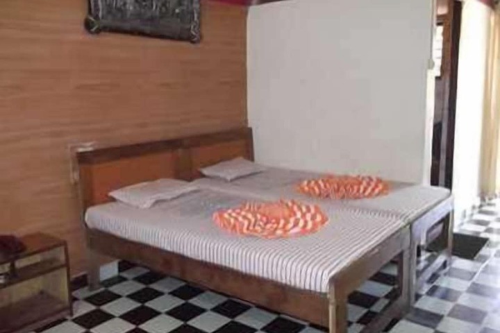 Room 7 of 33