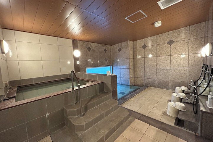 Room 13 of 21