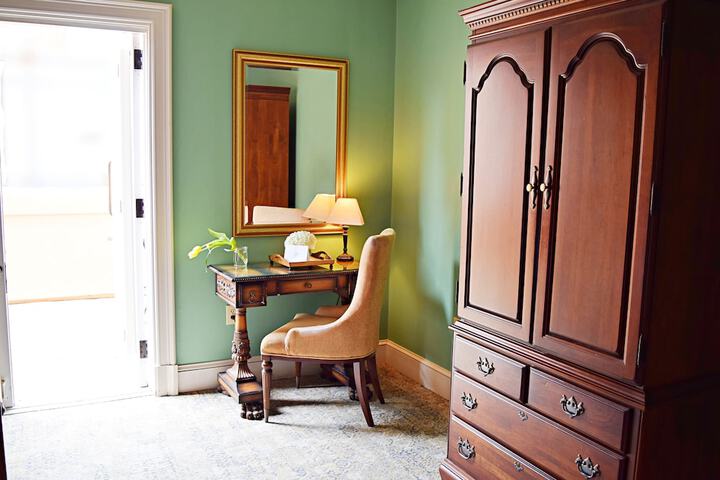 Room 43 of 227