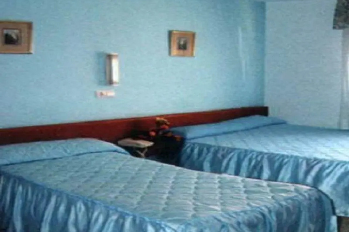 Room 2 of 6