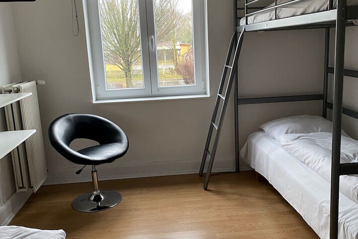 Room 8 of 16