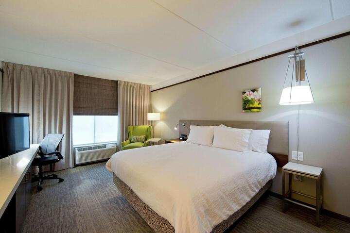 1 King Bed (2 of 32)