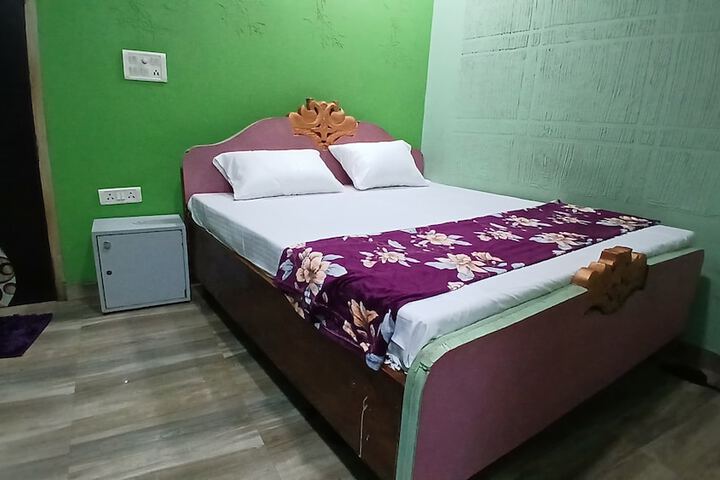 Room 12 of 25