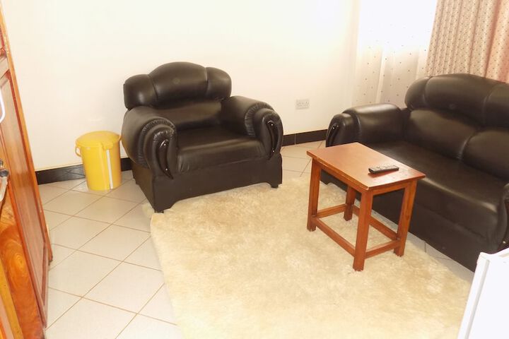 Room 6 of 25