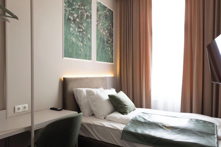 Room 12 of 92