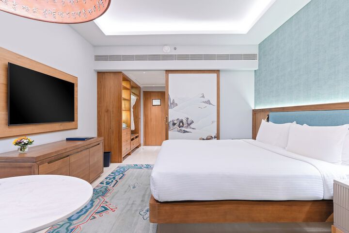 Room 27 of 158