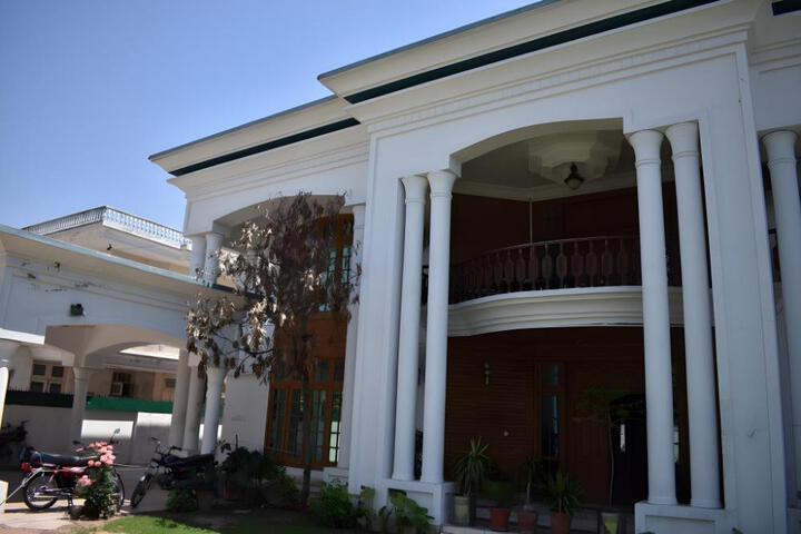 Coral Lodges