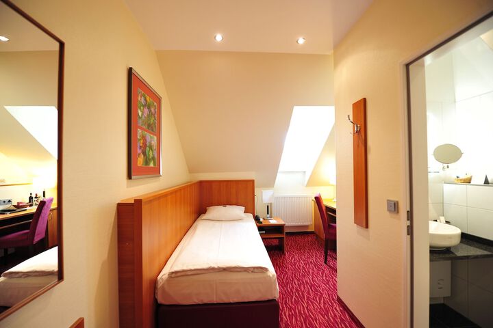 Room 8 of 20