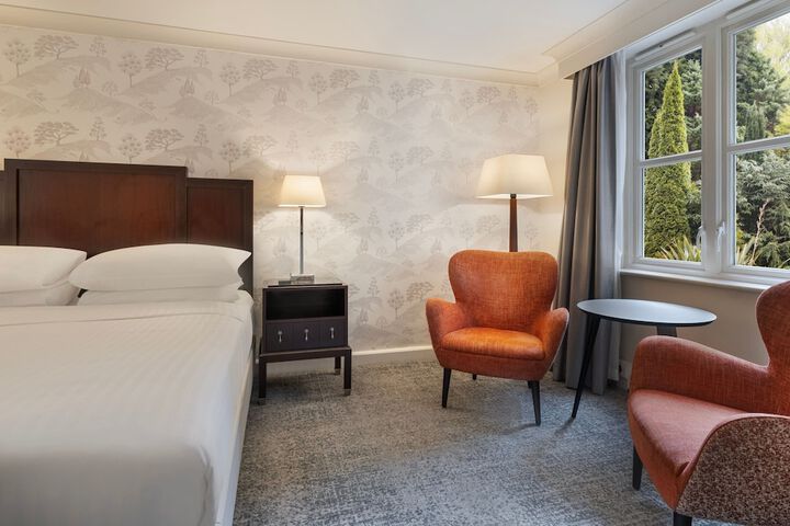 Room 17 of 106
