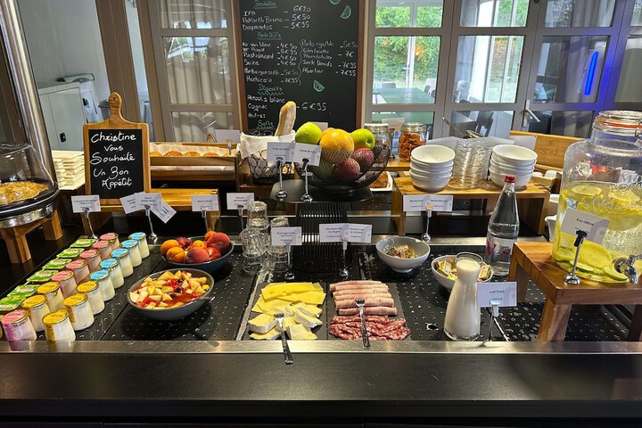 Breakfast/Coffee Service 20 of 47