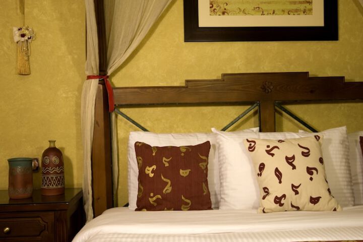 Room 10 of 38
