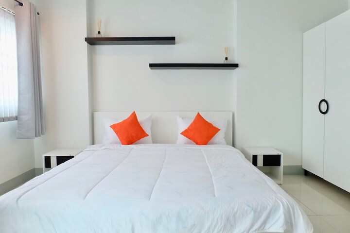 Room 4 of 52