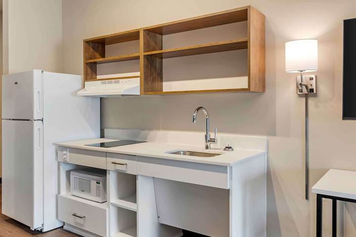 Standard Studio 1 Queen Bed Nonsmooking (11 of 35)