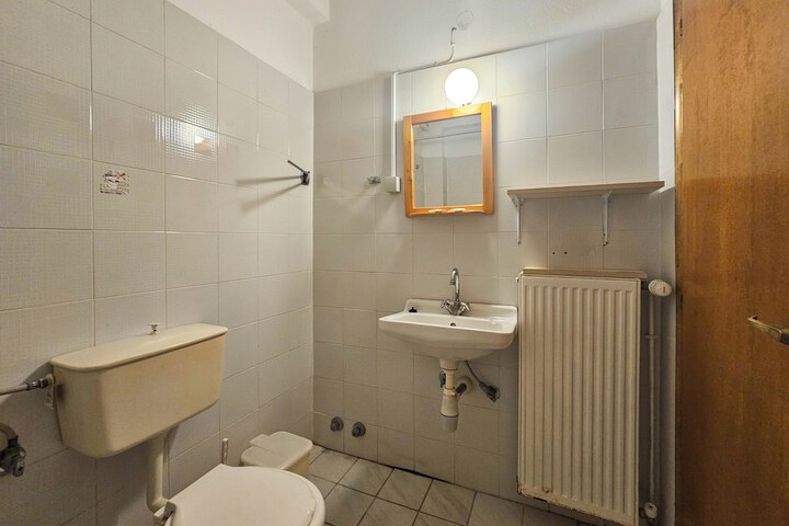 Room 9 of 14