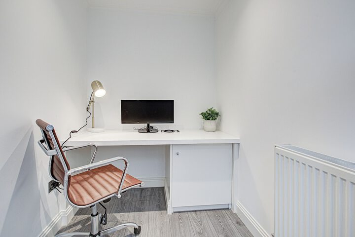 Room 9 of 34