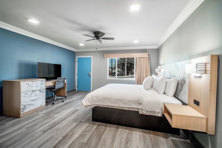 Room 3 of 46