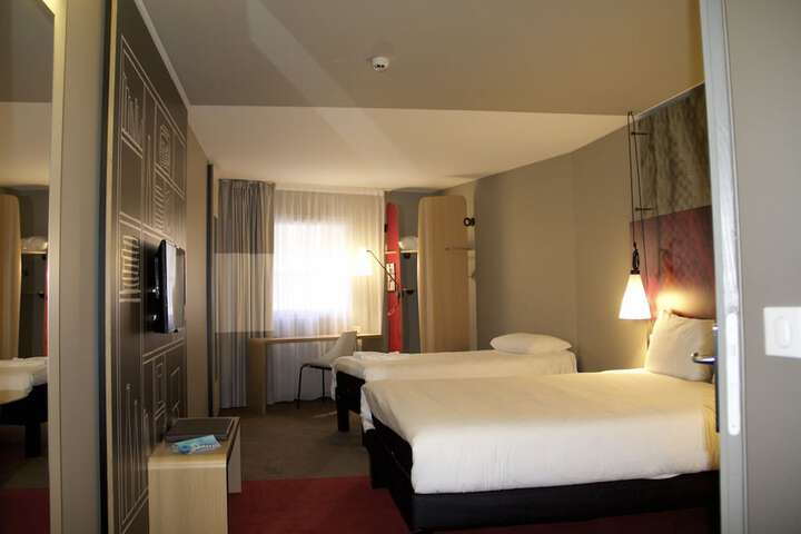 Room 11 of 84