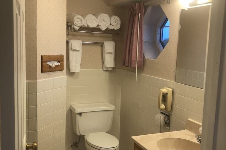 Room 44 of 65