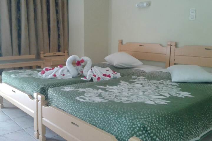 Room 4 of 37