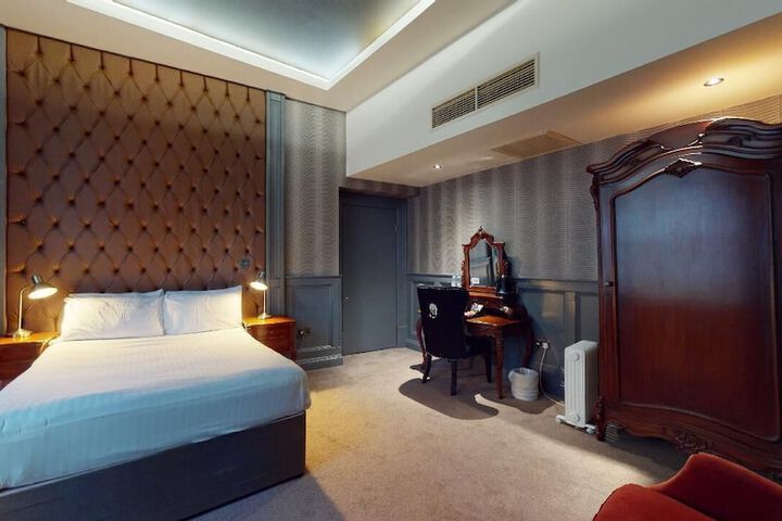 Room 15 of 36