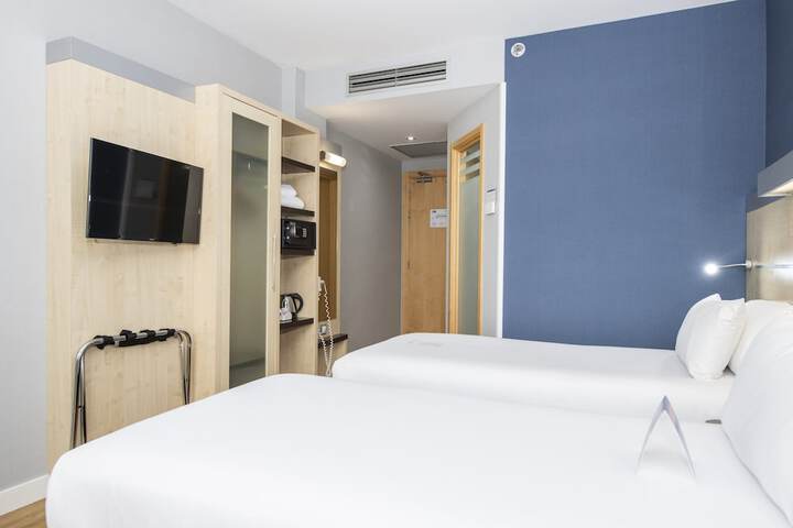 Room 28 of 66