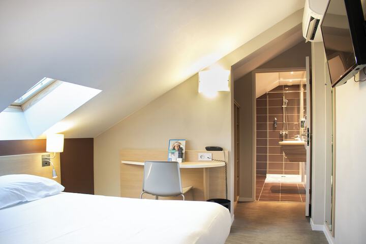 Room 44 of 140