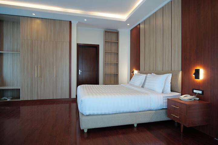 Room 33 of 73
