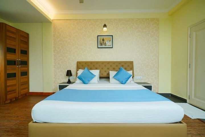 Room 6 of 9