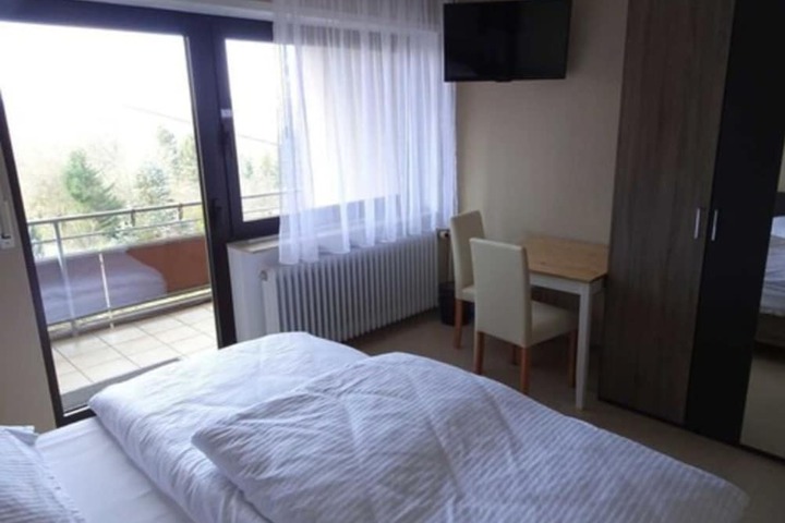 Room 4 of 24