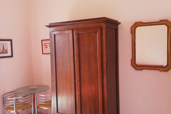 Room 21 of 48