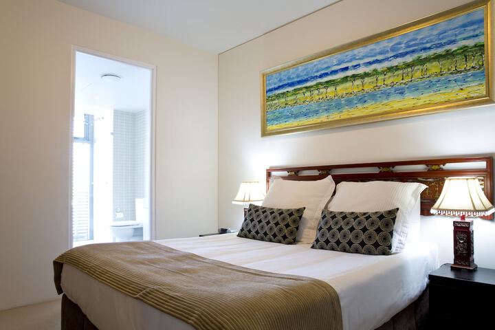 Room 3 of 76