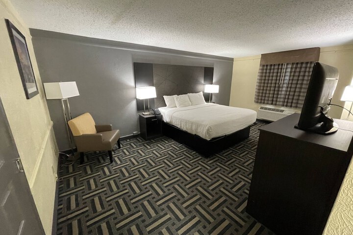 1 King Bed (12 of 20)