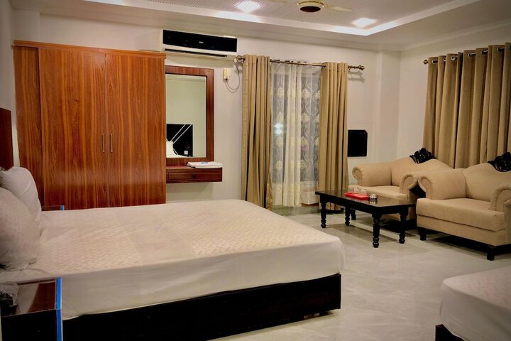 Room 10 of 29