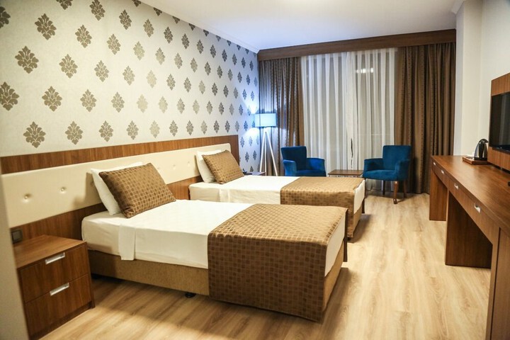 Room 8 of 87
