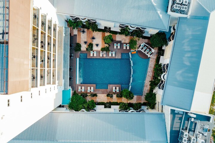 Pool 32 of 157
