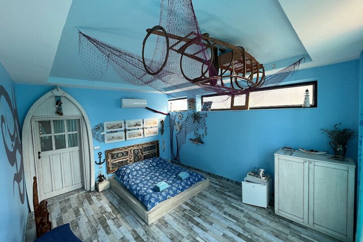 Room 33 of 97