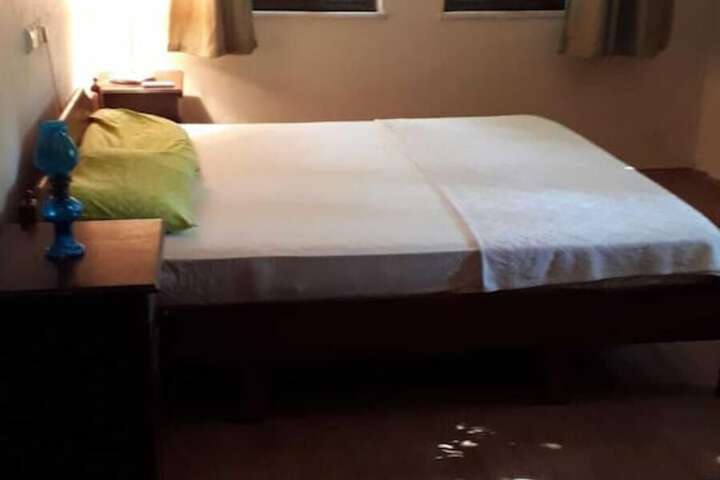 Room 6 of 15