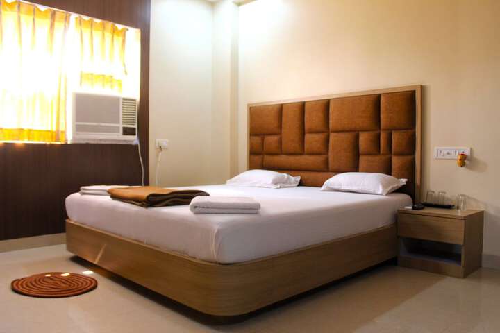 Room 2 of 8