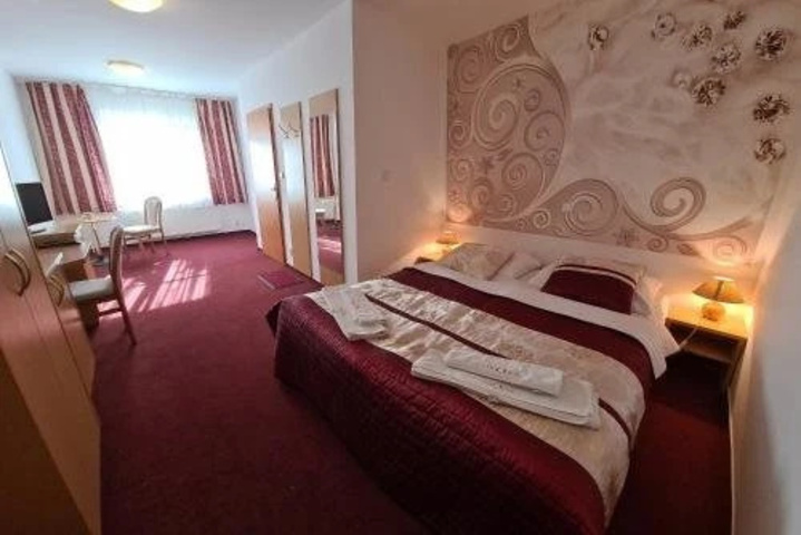 Room 3 of 8
